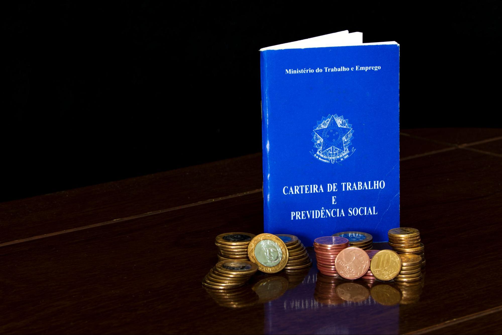 O FGTS é um dos direitos de todo trabalhador CLT. Mas quem paga? Entenda se essa responsabilidade é da empresa ou do contratado.